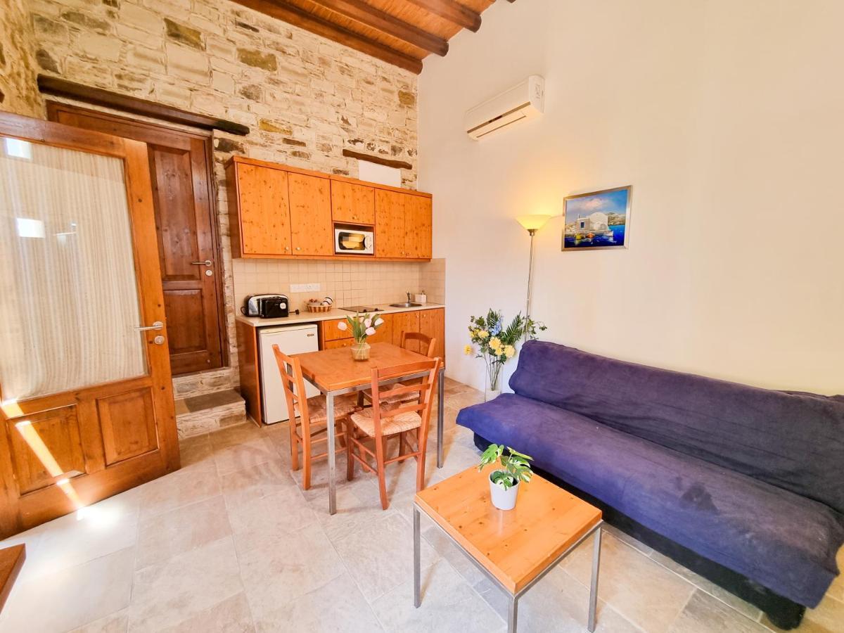 Skarinou'S Landhouse Poolside Heaven Apartment Екстер'єр фото